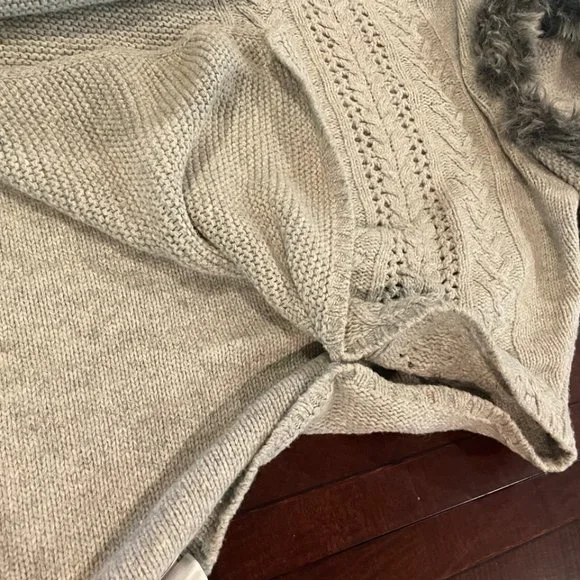 GAP Fur-Trim Hoodie Poncho Sweater size M in Heather Gray - Picture 6 of 9
